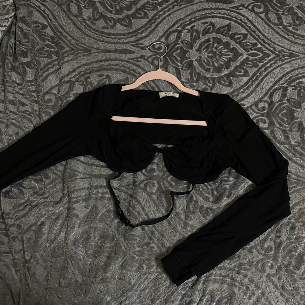 Black Long Sleeve Crop Top
